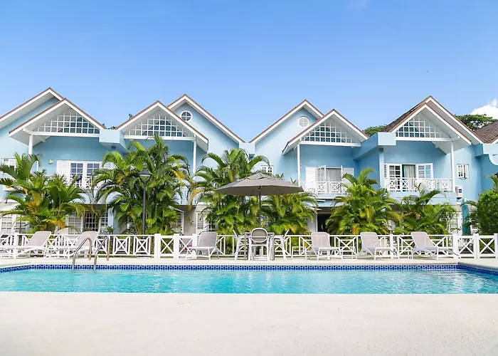 Silver Palms Charming 1br Retreat Private Pool Apartment